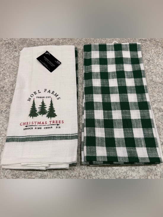 Robert Stanley Other - Robert Stanley Christmas Dish Towels 4-Piece Bundle NWT